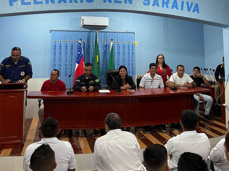Prefeitura de Ipixuna e Marinha do Brasil realizam entrega de carteiras para motoristas fluviais