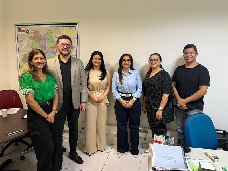 Prefeita de Ipixuna trata de agilidade na emissão de identidades em reunião no Instituto de Identificação